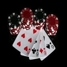 slot8090 APP မိုဘိုင်းဖုန်းပေါ်တွင် Online Slots ကစားနေသောမြင်ကွင်း